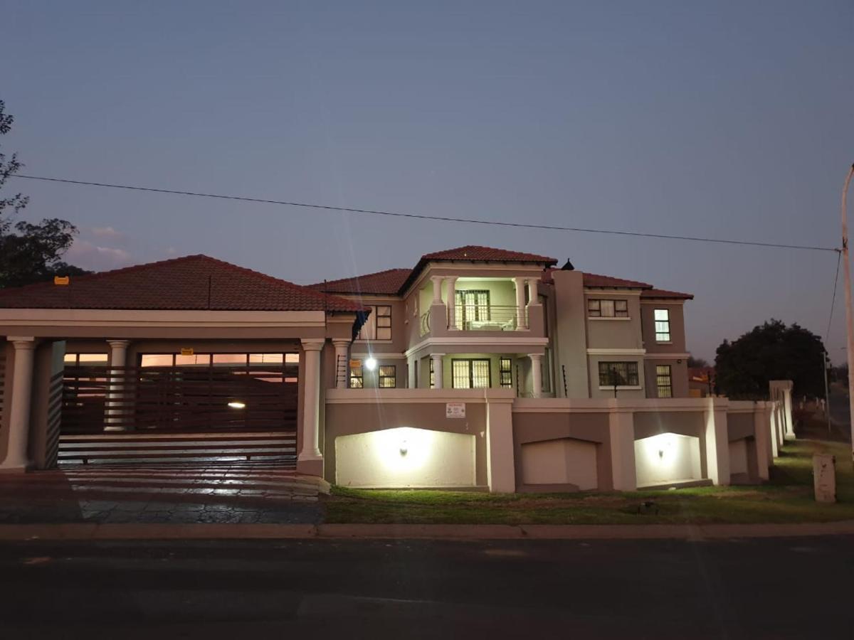 Angelocean Guest House Witbank Exterior photo